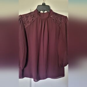Like new lace Top